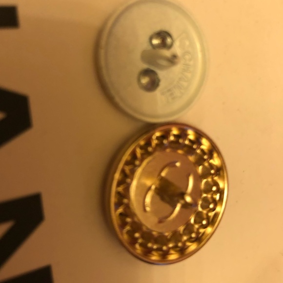 2 Chanel mixed set Buttons of 2 - Picture 4 of 4